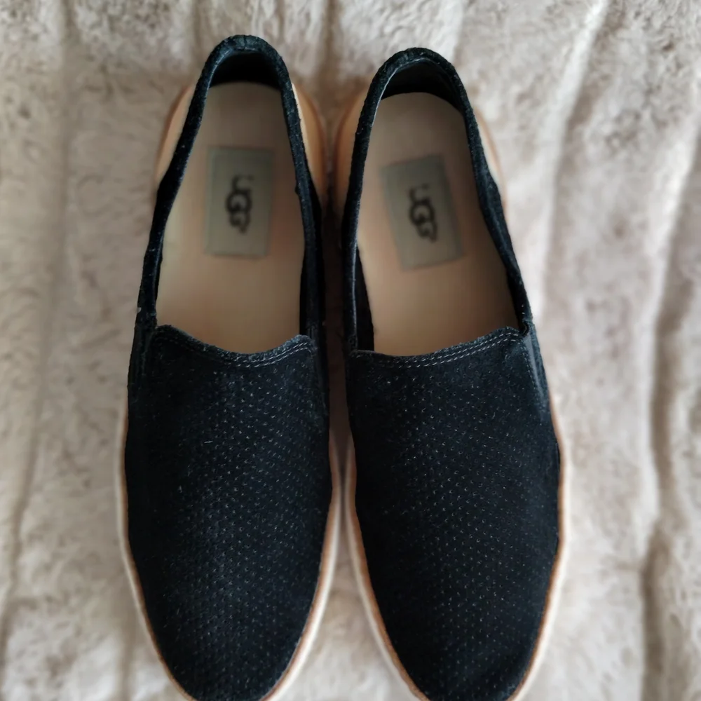 UGG Slip-On Sneakers Black Perforated Leather Casual Shoes Women’s 7.5